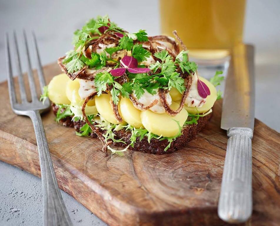 Smørrebrød (sanduíche dinamarques)